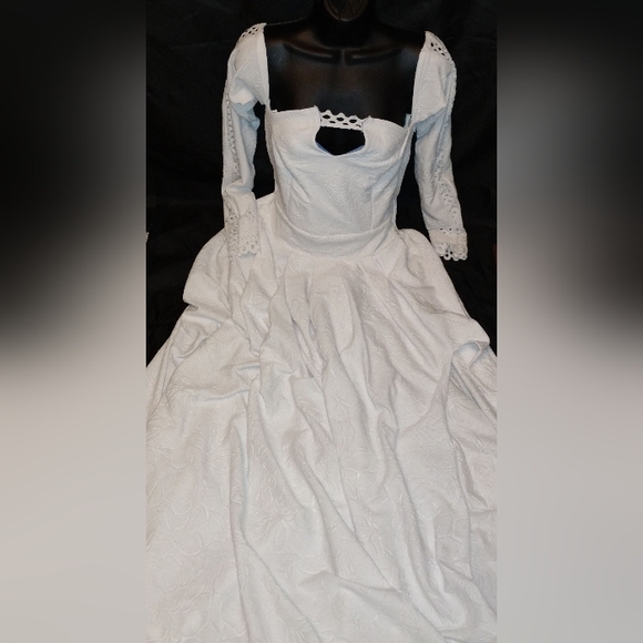VTG Off The Shoulder wedding dress - Picture 3 of 13